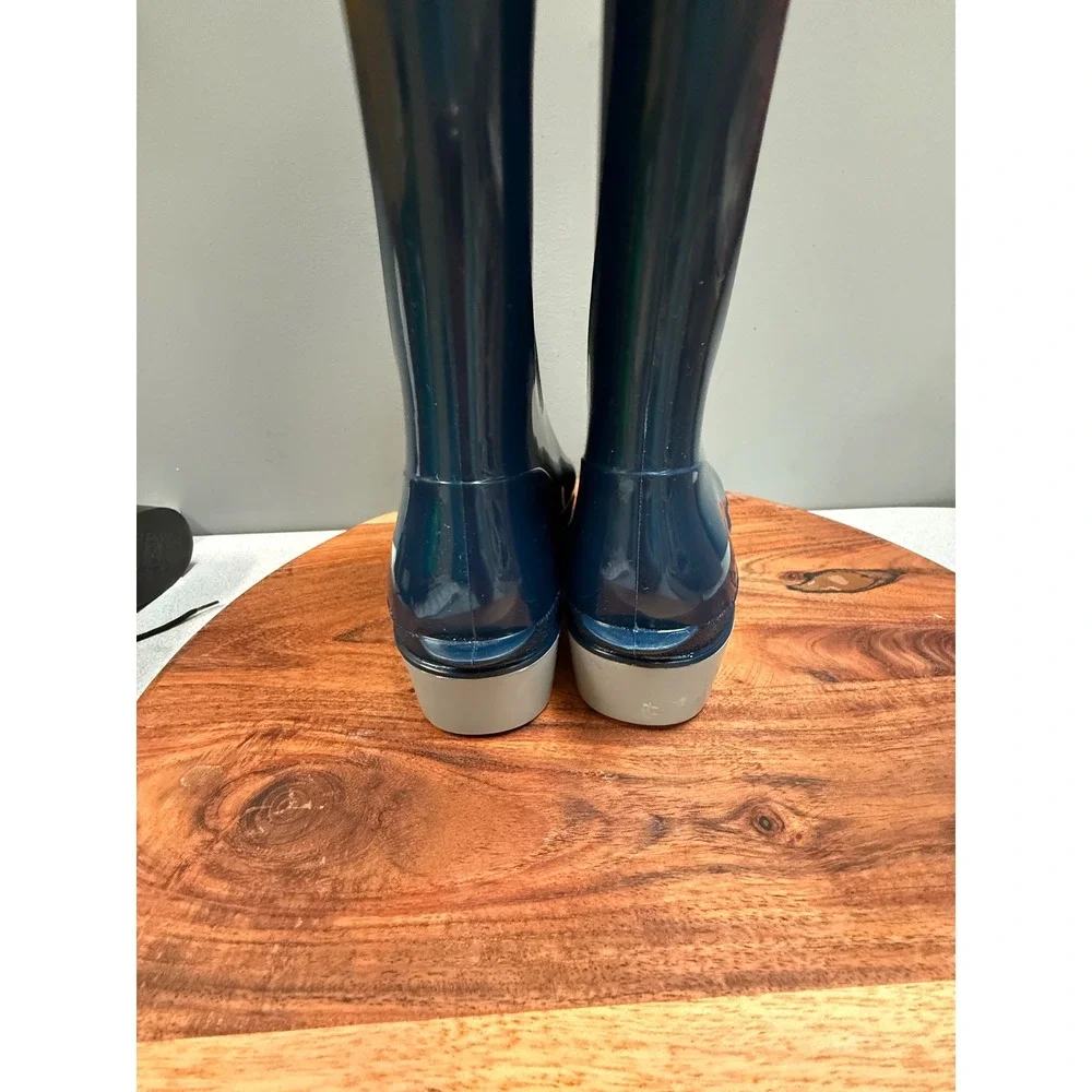 Tingley rubber rain